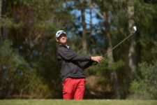 MALDONADO, URUGUAY - OCT. 31, 2015: Lanto Griffin de Estados Unidos pega su tiro de salida en el tee del hoyo 16 durante la tercera ronda del Roberto De Vicenzo Punta del Este Open Copa NEC, decimocuarto torneo de la temporada 2015 del PGA TOUR Latinoamérica, en el Club del Lago Golf. (Enrique Berardi/PGA TOUR)