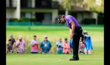 Andrew Loupe en el green del 18 (cortesía PGA TOUR/ Cliff Hawkins)