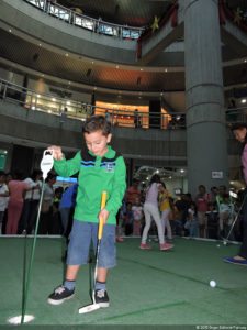 Continúa la diversión con el Putting green en el Sambil Caracas de antesala al XII Abierto Sambil en Izcaragua