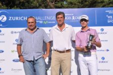 Ángel Cabrera, Fabio Rossi (CEO de Zurich Argentina) y Jorge Fernández Valdés en la entrega de premios del Zurich Challenge presentado por movistar