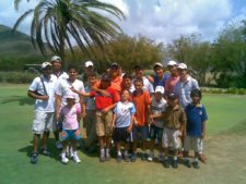 Ángeles Alcántara: enseña golf a niños en Margarita