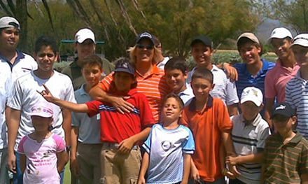 Ángeles Alcántara: enseña golf a niños en Margarita