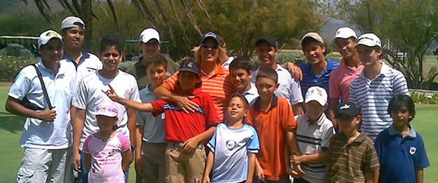 Ángeles Alcántara: enseña golf a niños en Margarita