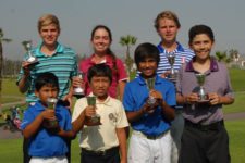 Konrad Brauckmeyer con los campeones por categoría (cortesía noticiaaldia.com)