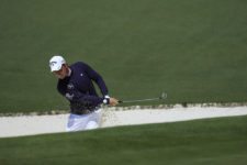 Emiliano Grillo of Argentina blasts from the No. 2 bunker during Round 3 at Augusta National Golf Club on Saturday April 9, 2016 (cortesía Augusta National Inc.)