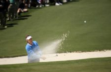 Masters champion Bernhard Langer of Germany from bunker on No. 2 in Round 3 at AugustaNationalGC April 9 2016 (cortesía Augusta National Inc.)