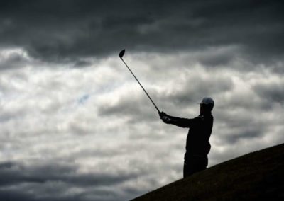 Escenas de un viernes interrumpido pero de gran colorido (cortesía R&A-R&A via Getty Images)