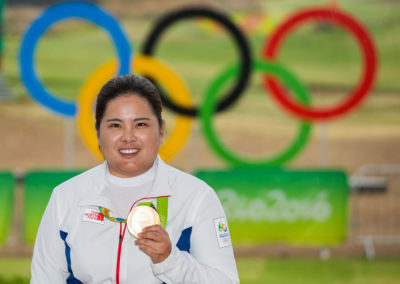 Inbee Park de Corea del Sur con su medalla de oro (cortesía Tristan Jones/IGF)