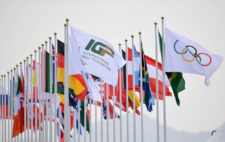 Banderas ondeando (Photo by Chris Condon/PGA TOUR/IGF)