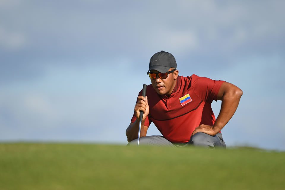 Jhonattan Vegas y otros latinos destacan para asegurar estar en el PGA