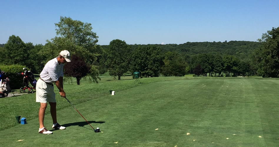 El jubilado que jugará más vueltas en un año que muchos golfistas en su vida