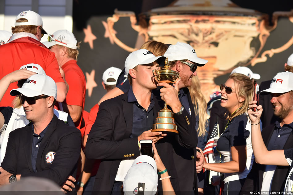 Golfistas norteamericanos celebran su triunfo en la Copa Ryder