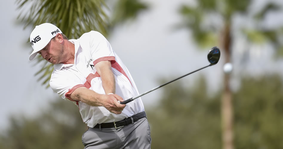 Nate Lashley hace 64 y toma control del Shell Championship