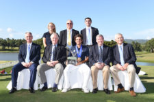 Tomás Gana (CHI), campeón del LAAC 2017, junto a los miembros de The R&A. / Foto: Gentileza Enrique Berardi/LAAC.