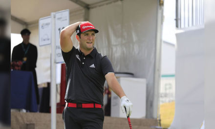 Jon Rahm pasa el corte en el Farmers Open y apunta a todo el fin de semana