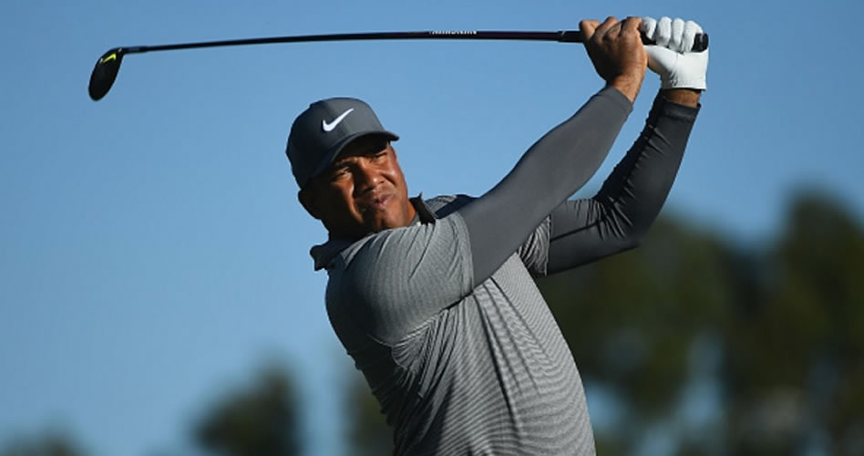 Jhonattan Vegas se ubica séptimo en un Genesis Open afectado por el mal tiempo