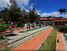 Daniele Cabriles arriba por uno sobre Denis Meneghini, en la primera ronda del Abierto Lagunita Country Club