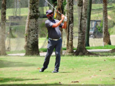 Daniele Cabriles arriba por uno sobre Denis Meneghini, en la primera ronda del Abierto Lagunita Country Club