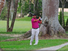 Daniele Cabriles arriba por uno sobre Denis Meneghini, en la primera ronda del Abierto Lagunita Country Club