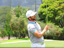 Daniele Cabriles arriba por uno sobre Denis Meneghini, en la primera ronda del Abierto Lagunita Country Club