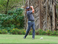 Daniele Cabriles arriba por uno sobre Denis Meneghini, en la primera ronda del Abierto Lagunita Country Club