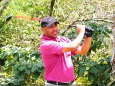 Daniele Cabriles arriba por uno sobre Denis Meneghini, en la primera ronda del Abierto Lagunita Country Club