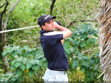 Daniele Cabriles arriba por uno sobre Denis Meneghini, en la primera ronda del Abierto Lagunita Country Club