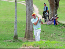 Daniele Cabriles arriba por uno sobre Denis Meneghini, en la primera ronda del Abierto Lagunita Country Club