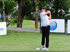 Daniele Cabriles arriba por uno sobre Denis Meneghini, en la primera ronda del Abierto Lagunita Country Club