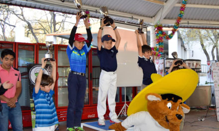 Golfistas de la AGVM celebran su triunfo en Six Flags