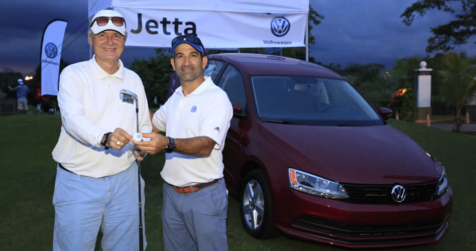 Consúltenos, S.A regaló un Volkswagen Jetta en el Volkswagen Masters