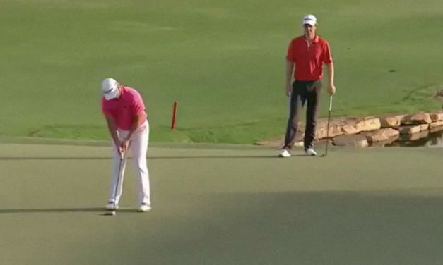 Y Rahm sacó el puño en el 18, un birdie que le mete 2º en la Final del Tour a falta de 18 hoyos (video)