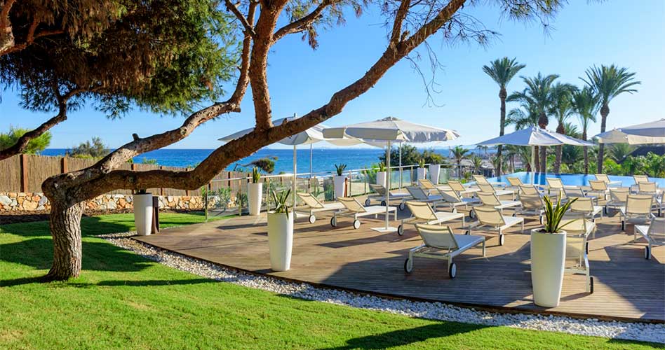 Con la llegada de la primavera comienza la temporada de Las Colinas Beach Club, un mundo aparte para el disfrute del sol frente al Mediterráneo