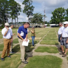 Dr. Brian Schwartz en Coastal Plain Experiment Station en Tifton GA