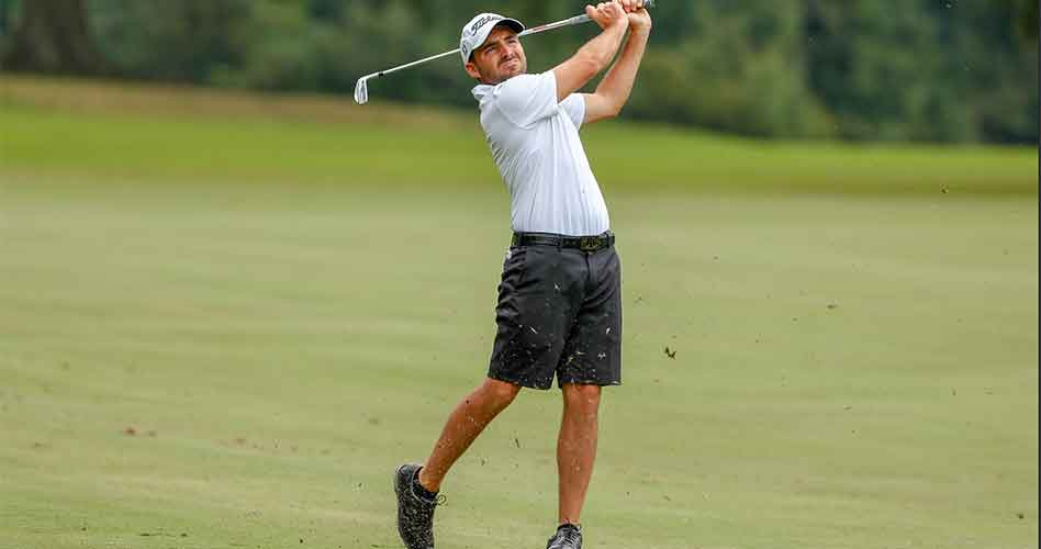 Andy Schönbaum (h) avanza en el US Mid-Amateur