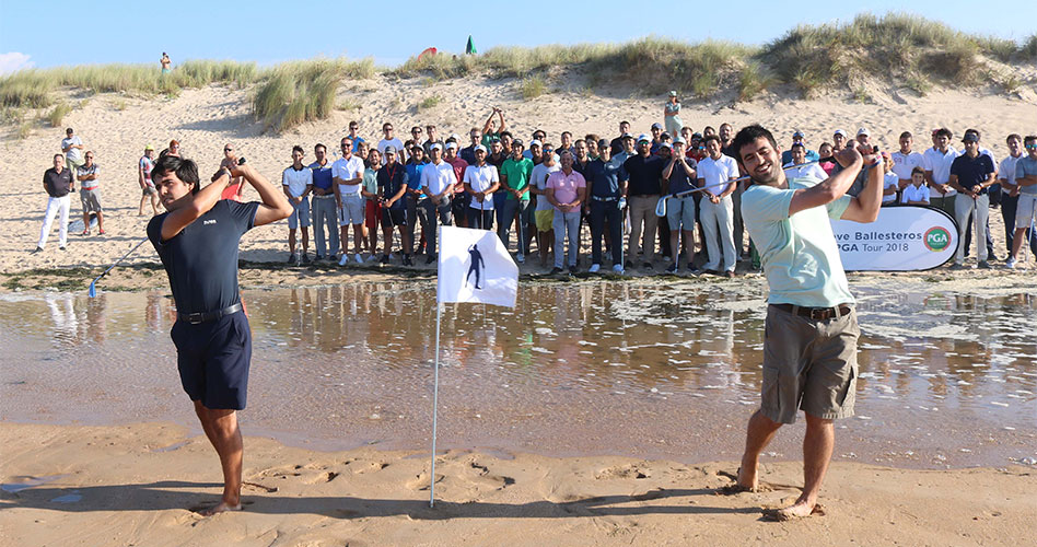 Los hijos de Seve recuerdan a su padre en la playa de Somo