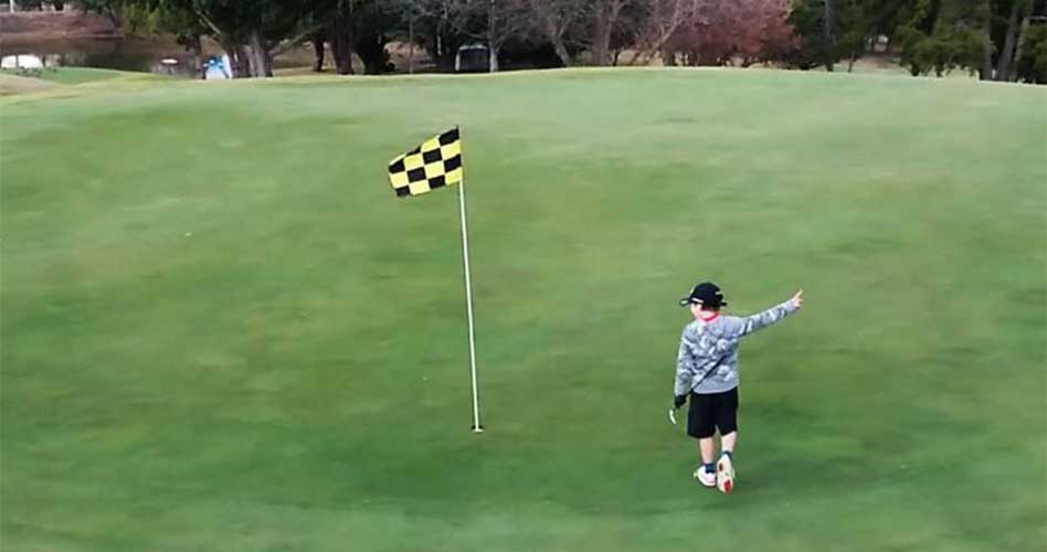 Isaac Riches, el niño prodigio australiano, muestra su nivel con un Trick Shot casi imposible