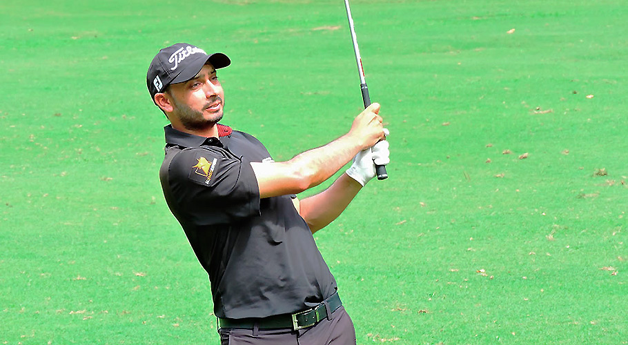 Denis Meneghini lidera a los profesionales en el XVI Abierto Sambil de golf