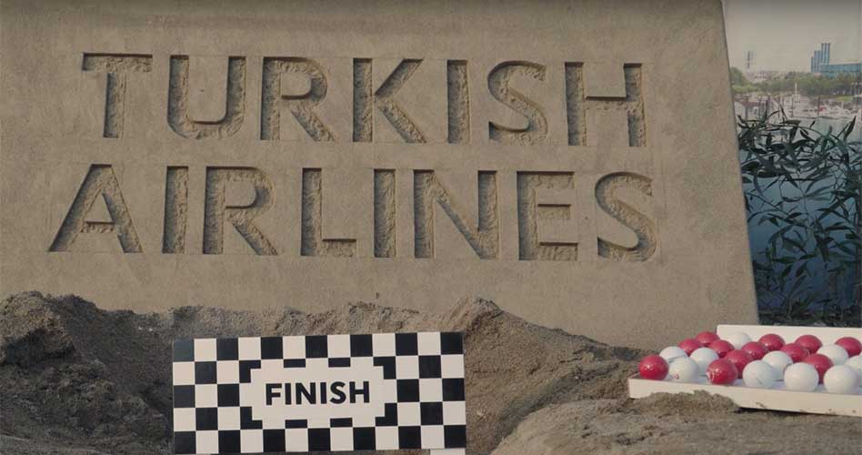 La sorpresa del Turkish Airlines Open: la carrera Epic Golf Ball entre esculturas de arena