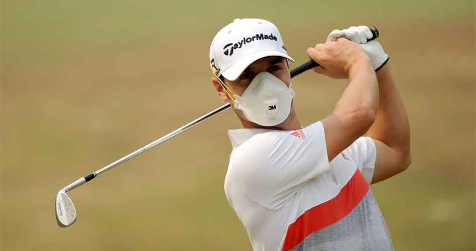 El golfista con mascarilla