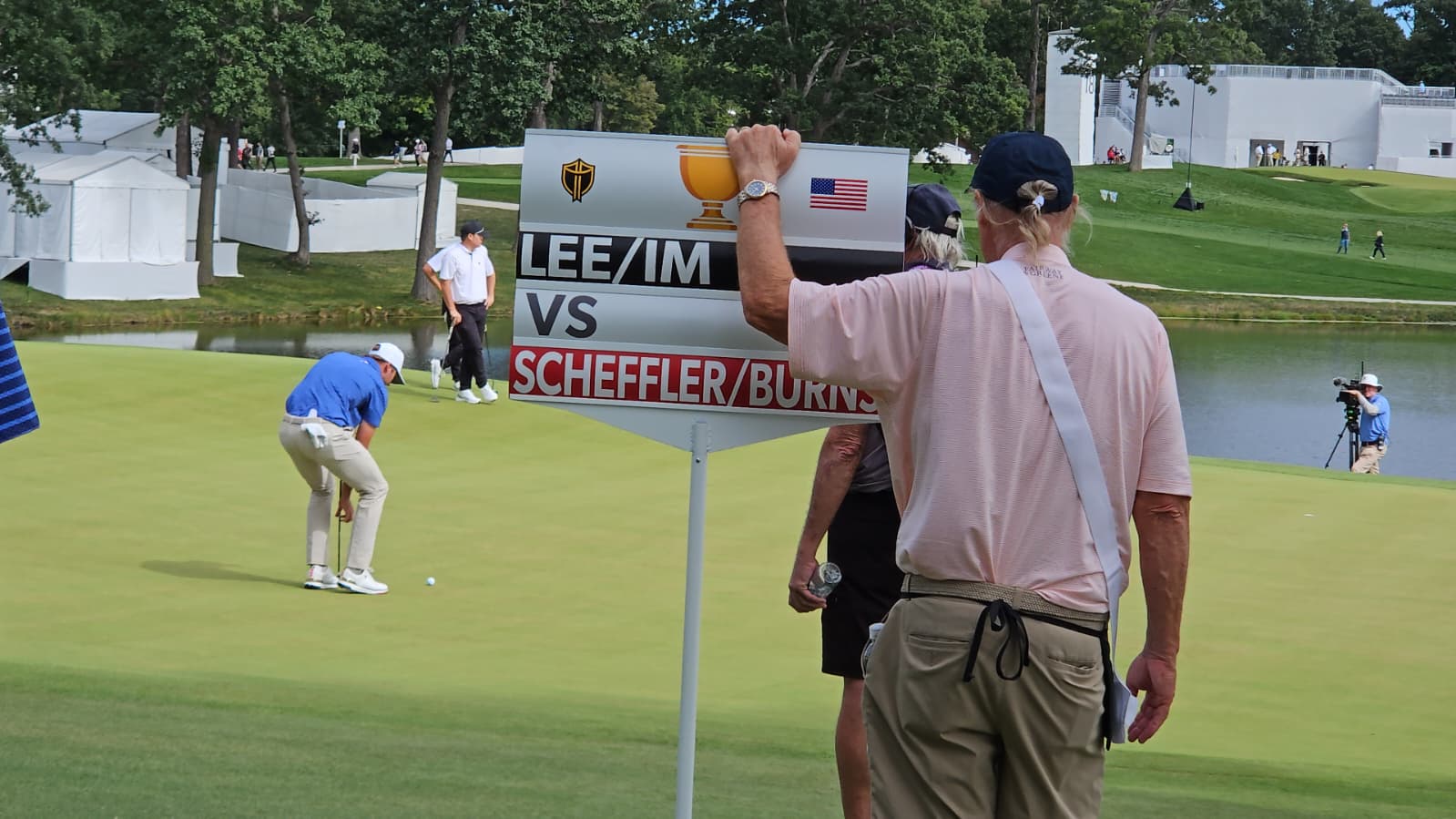 Jugadores en el primer día de la Presidents Cup en Medinah