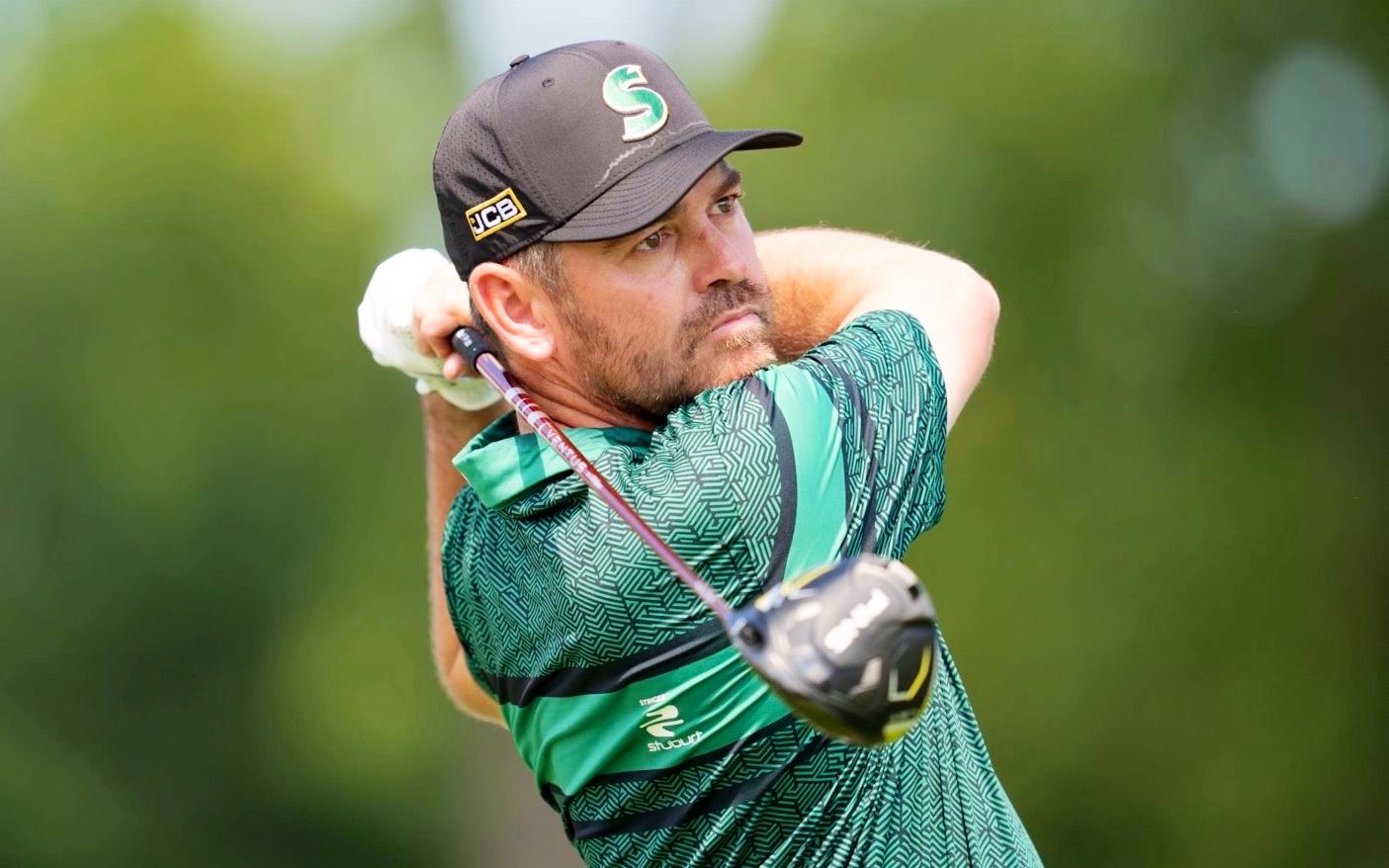Louis Oosthuizen, campeón del Open Championship de 2010, durante una competición profesional de golf.